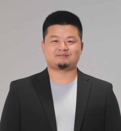 jimeng-2025-10-31-3125-1.-男性，25-30岁，身高165-175cm，标准商务体型--2.-圆形脸型..